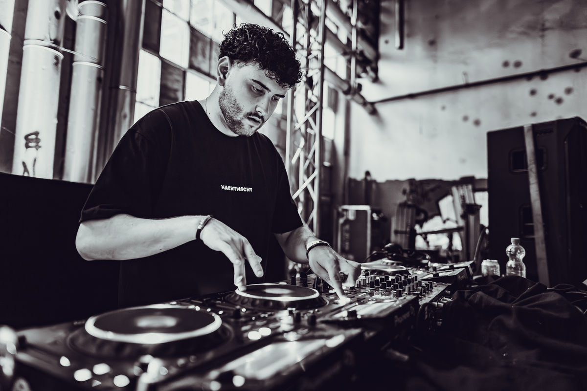 Loading... just a sec